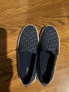 Michael Kors navy logo slipons size 6